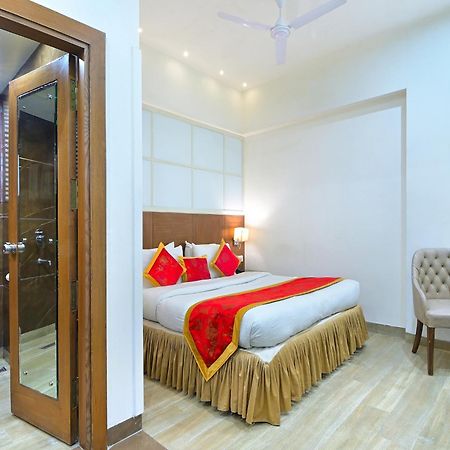Hotel Hari Piorko New Delhi Exteriör bild