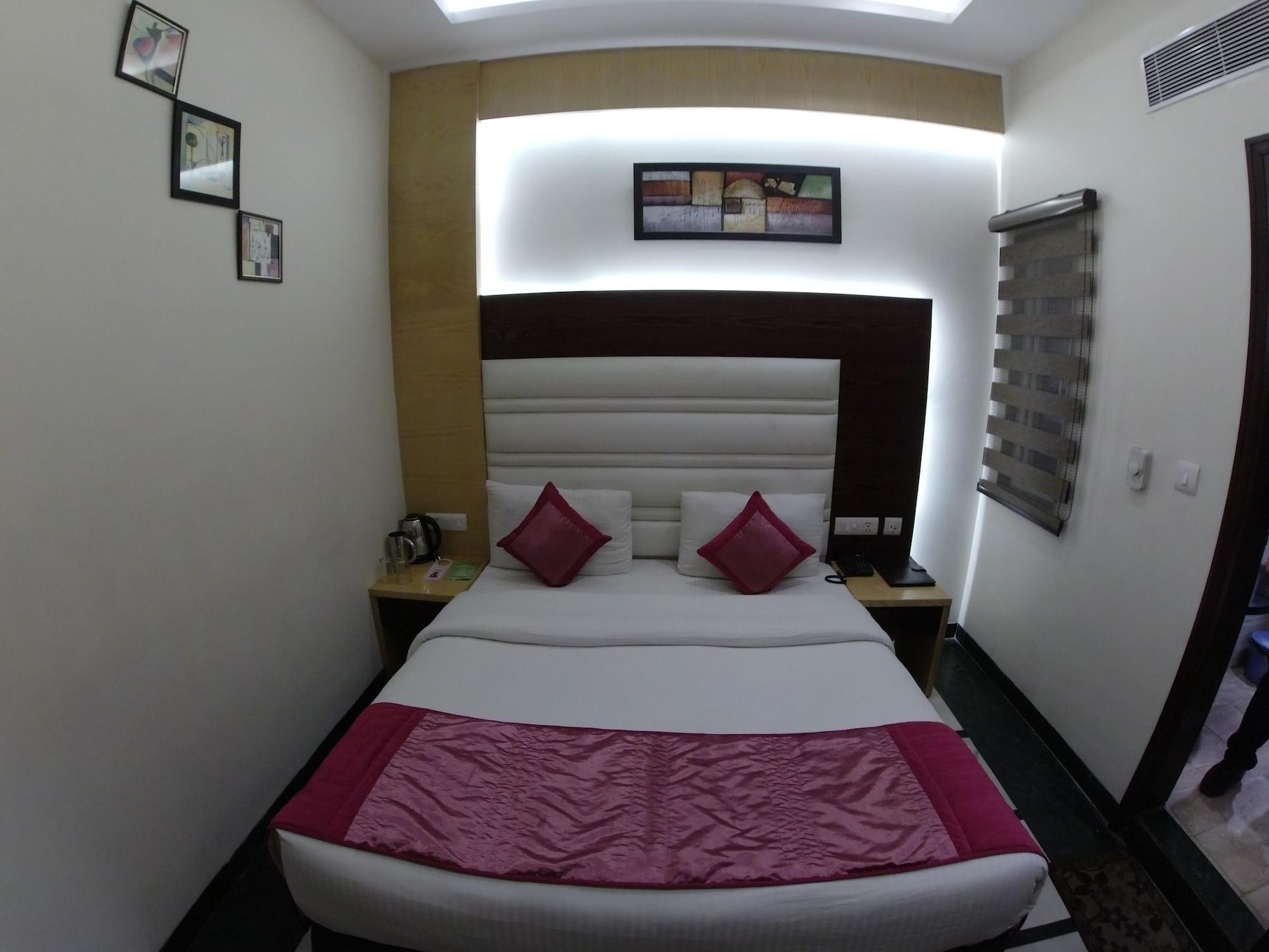 Hotel Hari Piorko New Delhi Exteriör bild