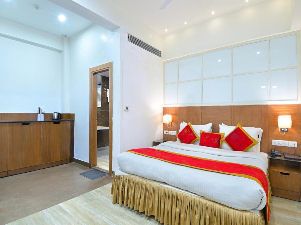 Hotel Hari Piorko New Delhi Exteriör bild