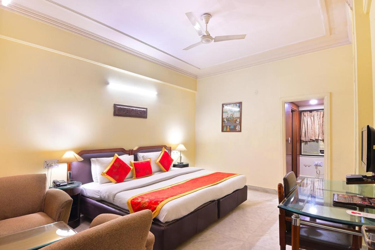 Hotel Hari Piorko New Delhi Exteriör bild