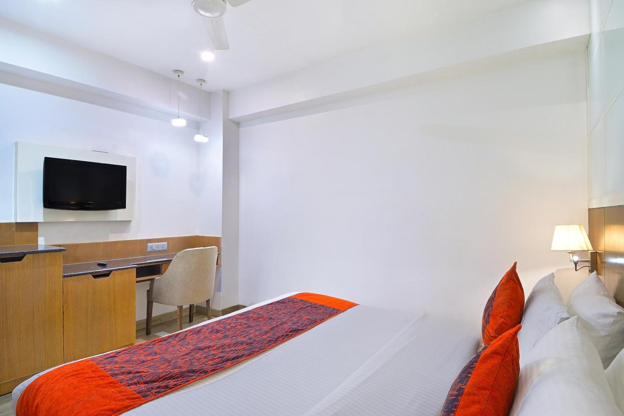 Hotel Hari Piorko New Delhi Exteriör bild