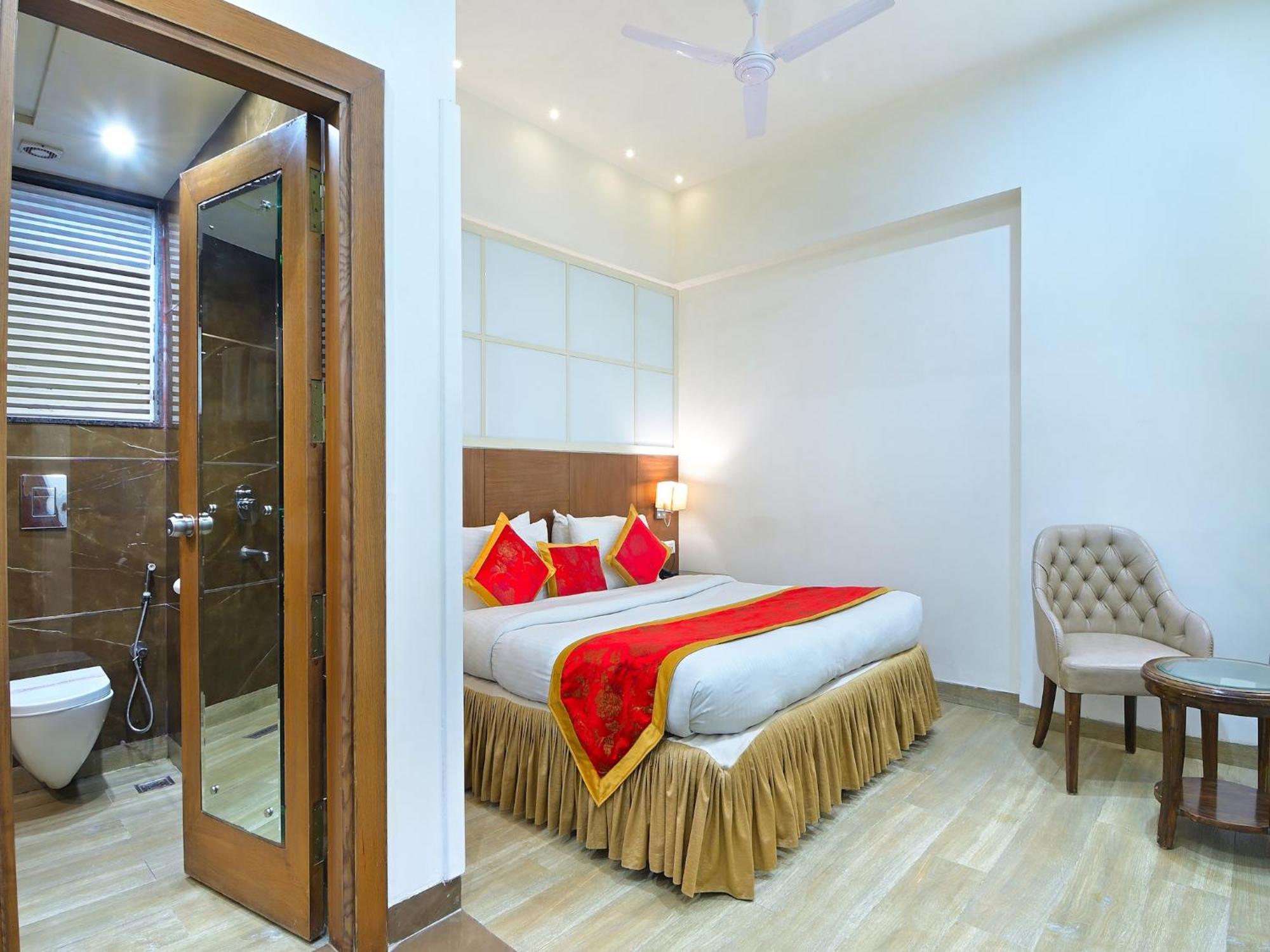 Hotel Hari Piorko New Delhi Exteriör bild