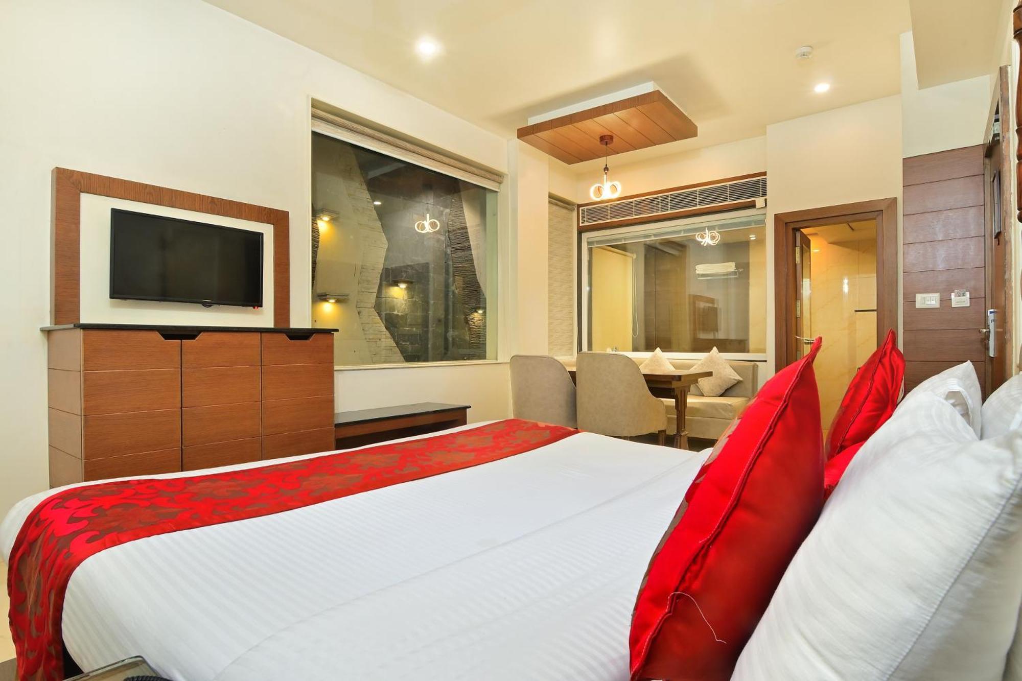 Hotel Hari Piorko New Delhi Exteriör bild