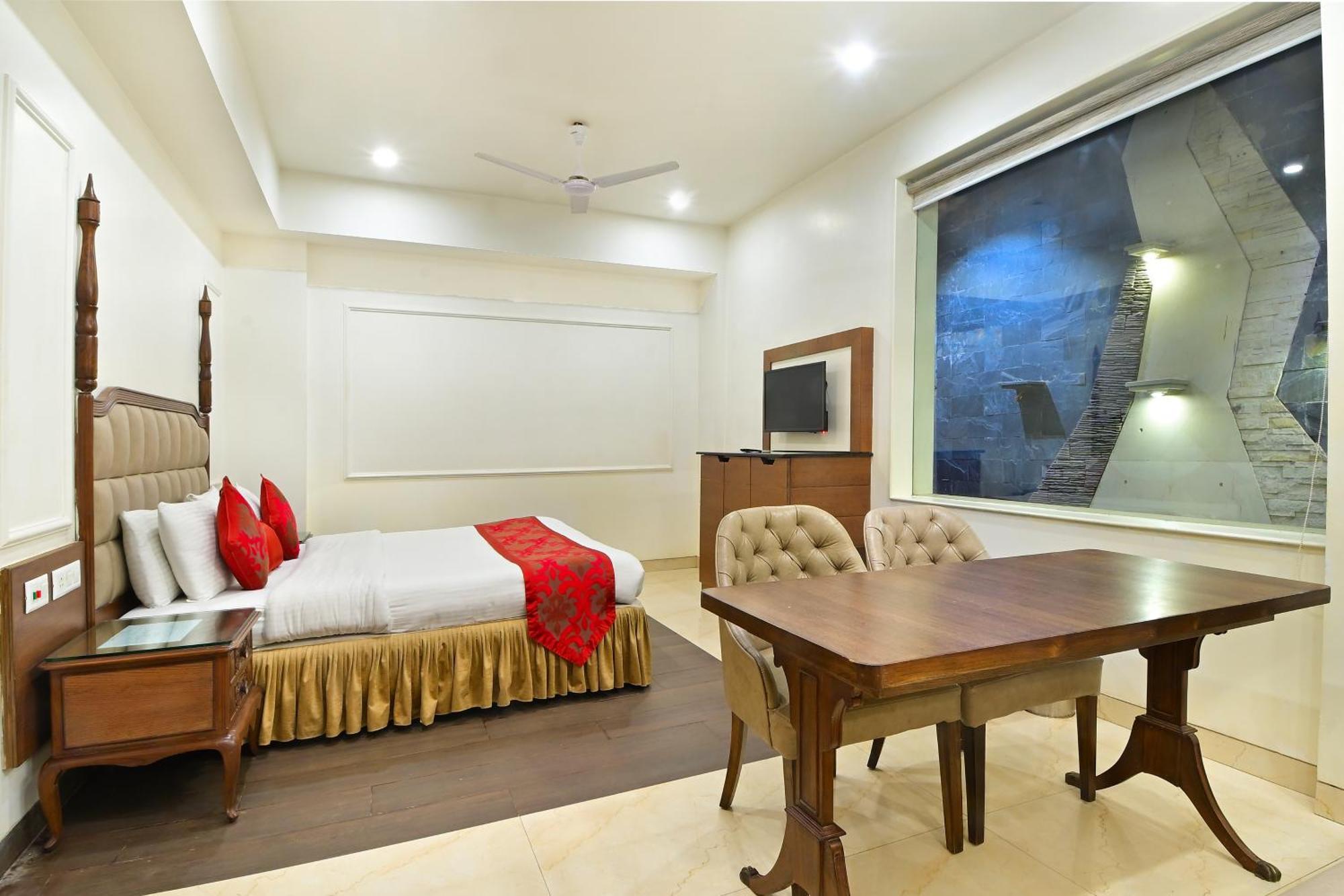 Hotel Hari Piorko New Delhi Exteriör bild