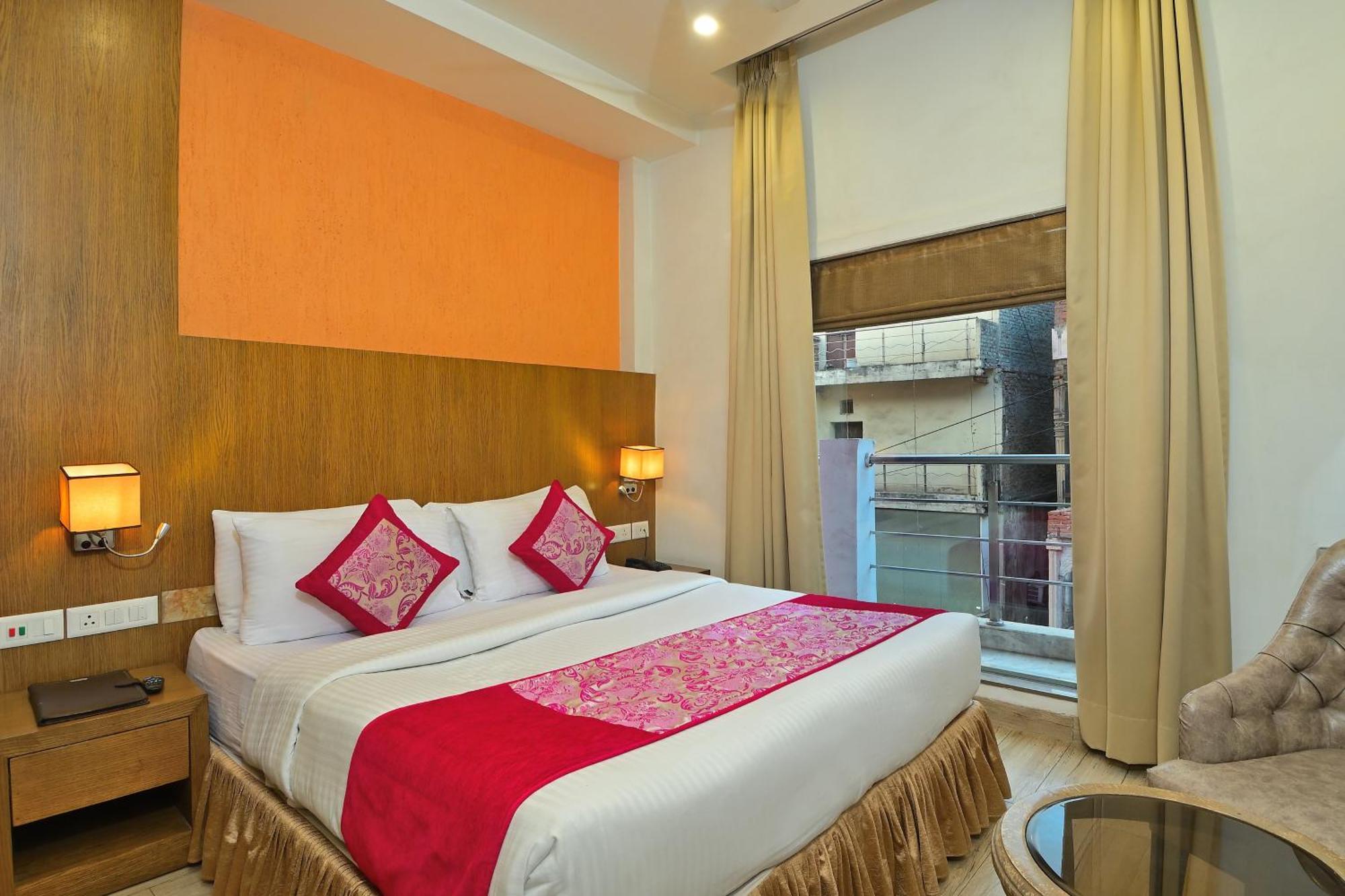 Hotel Hari Piorko New Delhi Exteriör bild
