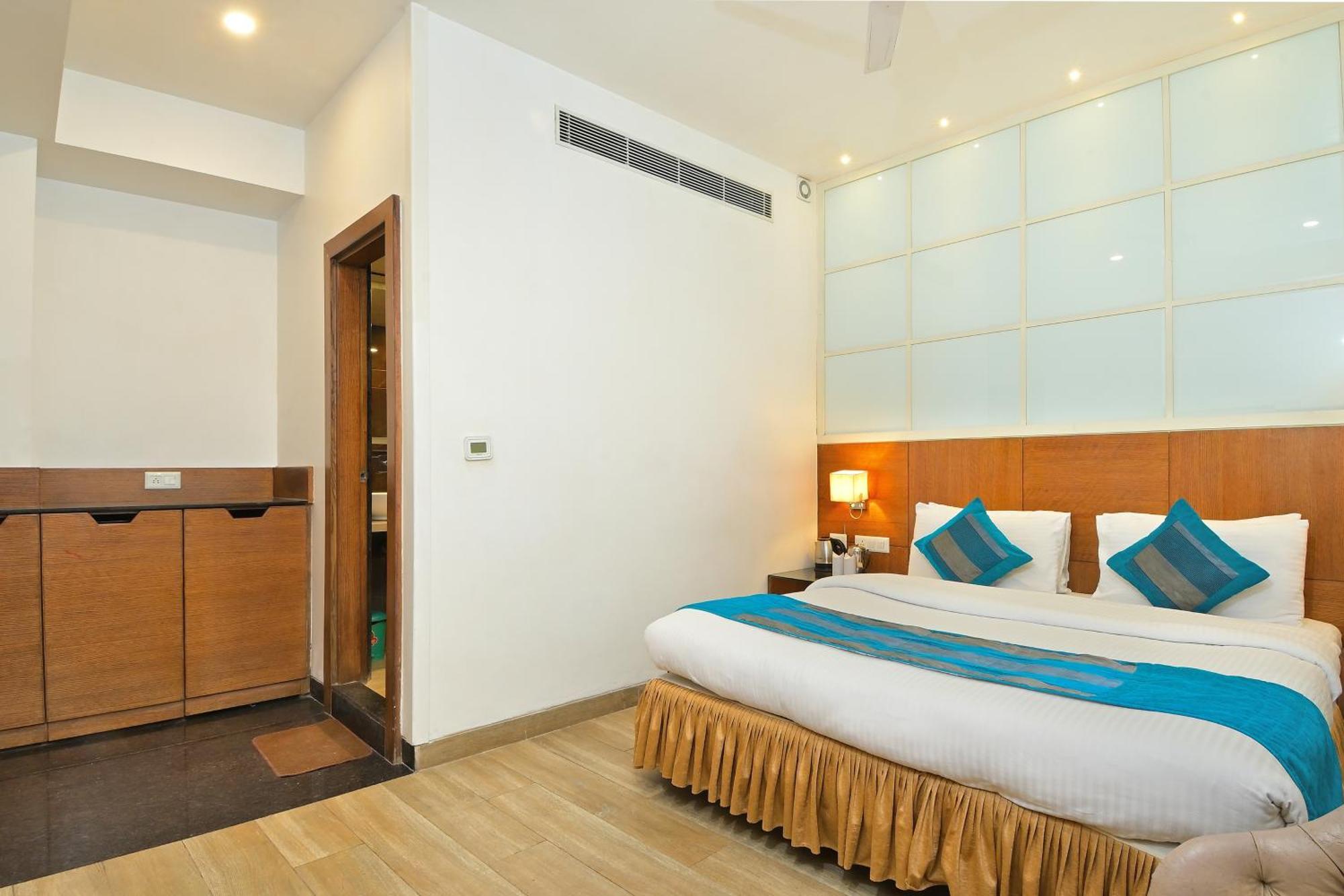 Hotel Hari Piorko New Delhi Exteriör bild