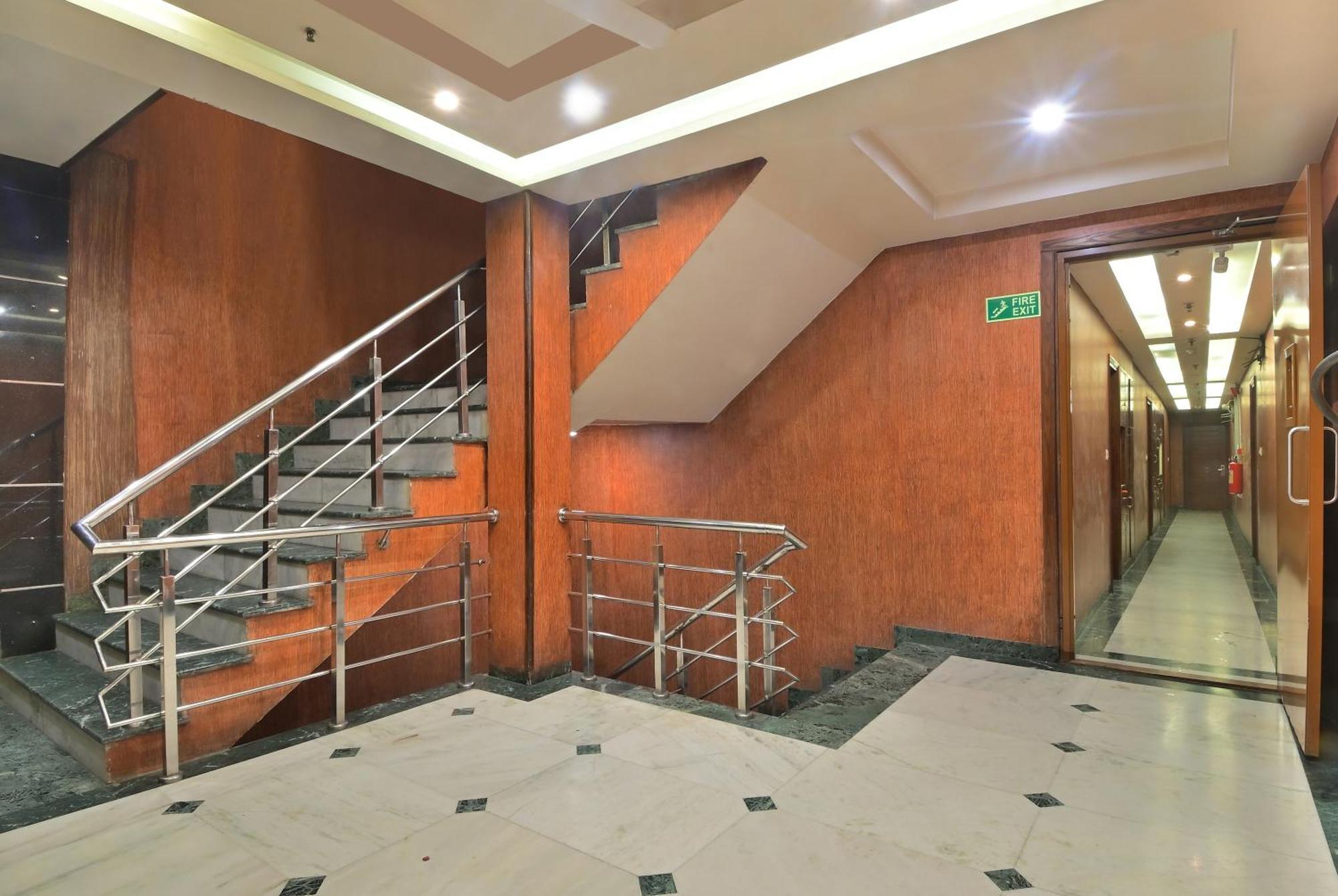 Hotel Hari Piorko New Delhi Exteriör bild