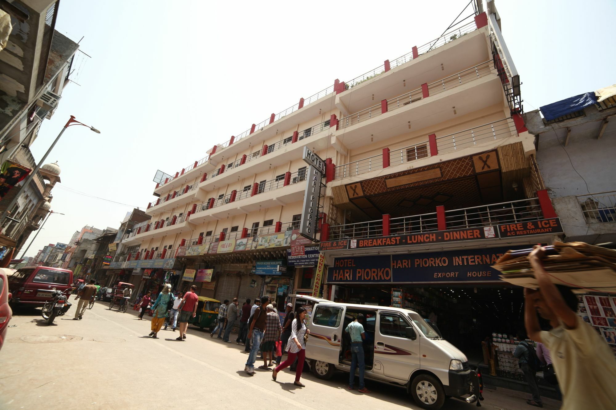 Hotel Hari Piorko New Delhi Exteriör bild